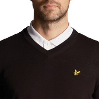 Lyle &amp; Scott 高尔夫 V 领套头衫 - 纯黑色