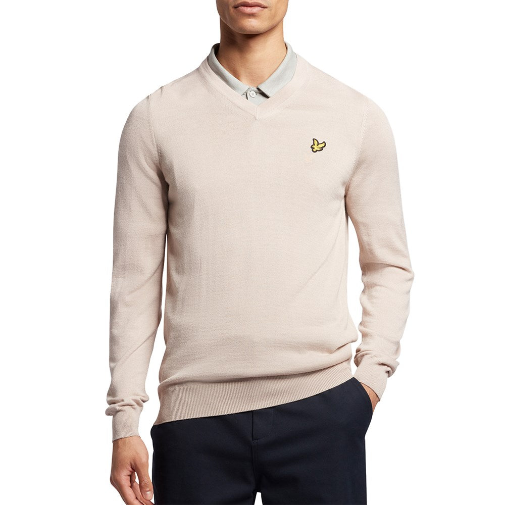 Lyle &amp; Scott 高尔夫 V 领套头衫 - 粉灰褐色