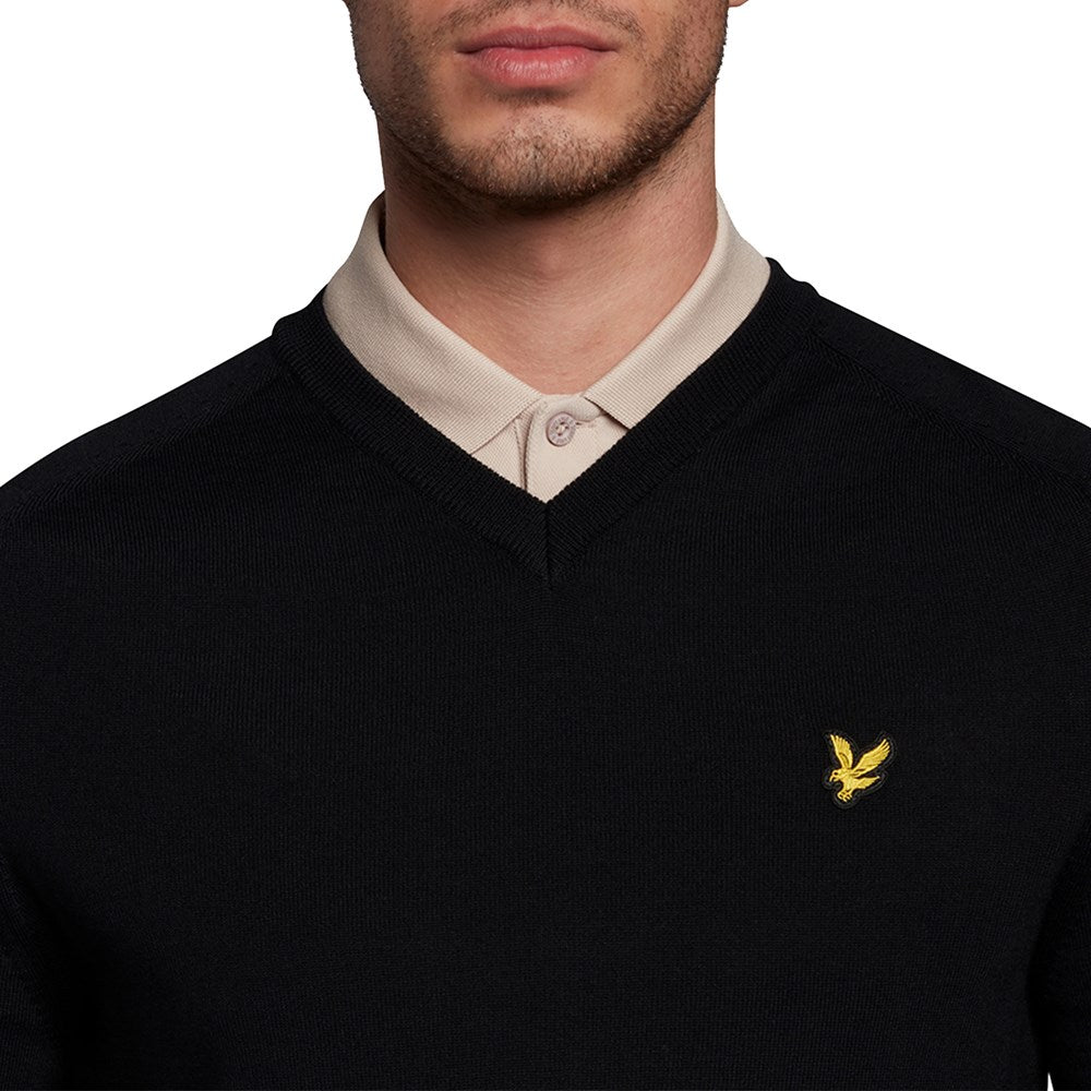 Lyle &amp; Scott 美利奴羊毛 V 领 - 深黑色